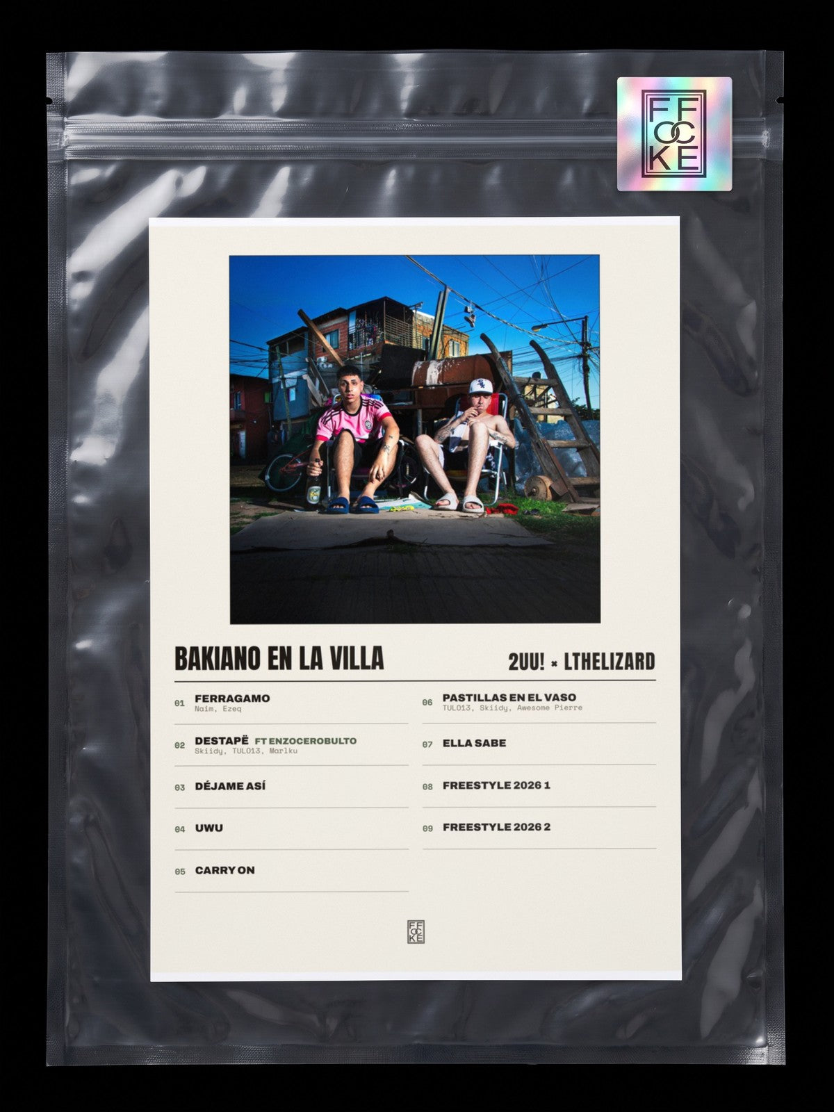 Póster de Bakiano en la Villa de 2UU! × Lthelizard en una bolsa sellada con sticker FFOCKE