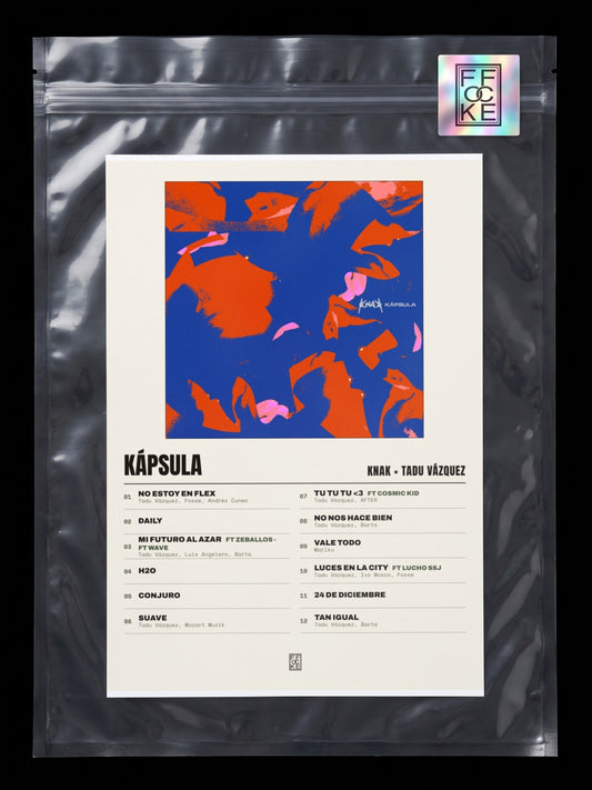 Póster de Kápsula de Knak × Tadu Vázquez en una bolsa sellada con sticker FFOCKE