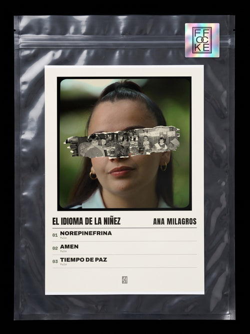 Póster de EL IDIOMA DE LA NIÑEZ de Ana Milagros en una bolsa sellada con sticker FFOCKE
