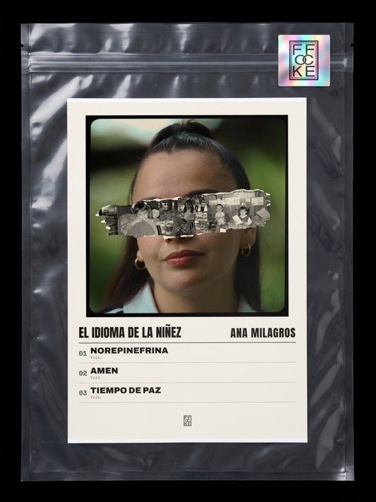 Póster de EL IDIOMA DE LA NIÑEZ de Ana Milagros en una bolsa sellada con sticker FFOCKE