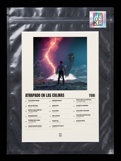 Póster de Atrapado en las Colinas de Tobi en una bolsa sellada con sticker FFOCKE