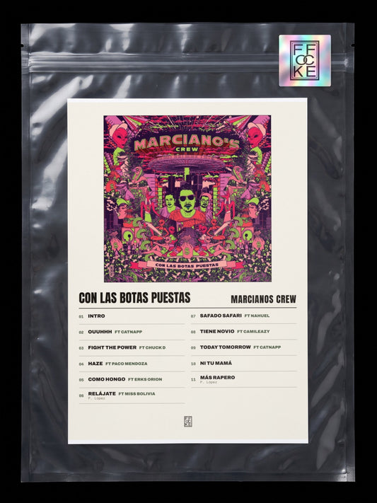 Póster de Con las Botas Puestas de Marcianos Crew en una bolsa sellada con sticker FFOCKE