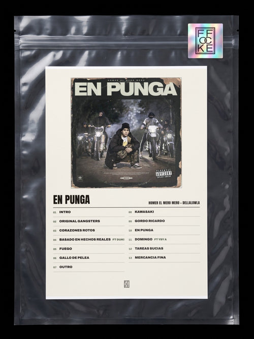 Póster de En Punga de Homer El Mero Mero × Dellalowla en una bolsa sellada con sticker FFOCKE