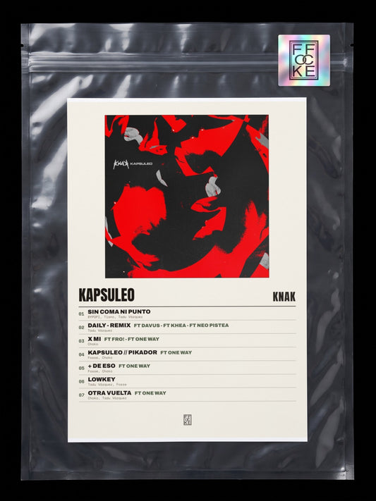 Póster de Kapsuleo de Knak en una bolsa sellada con sticker FFOCKE