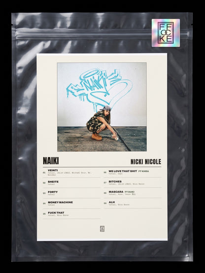 Póster de NAIKI de Nicki Nicole en una bolsa sellada con sticker FFOCKE