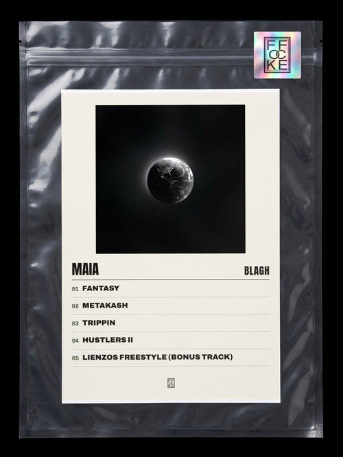 Póster de MAIA de Blagh en una bolsa sellada con sticker FFOCKE