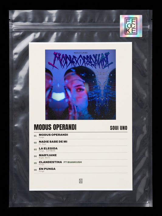 Póster de Modus Operandi de Soui Uno en una bolsa sellada con sticker FFOCKE