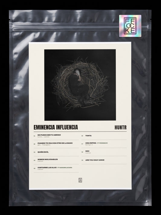 Póster de eminencia influencia de huntr en una bolsa sellada con sticker FFOCKE